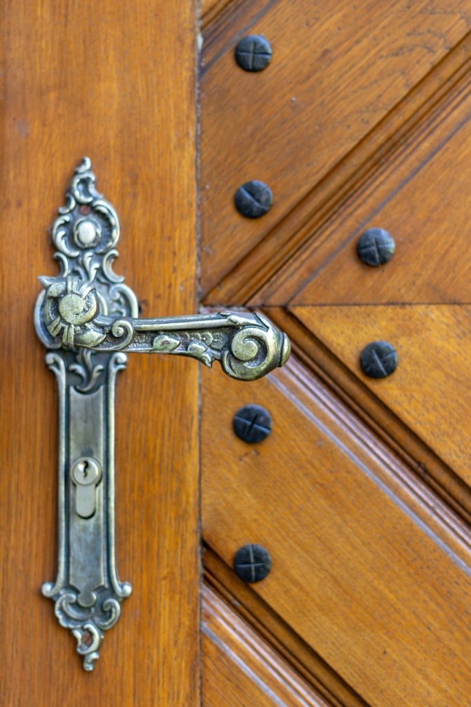 Podwójne drzwi wejściowe: wyjątkowy sposób na wprowadzenie elegancji do domu